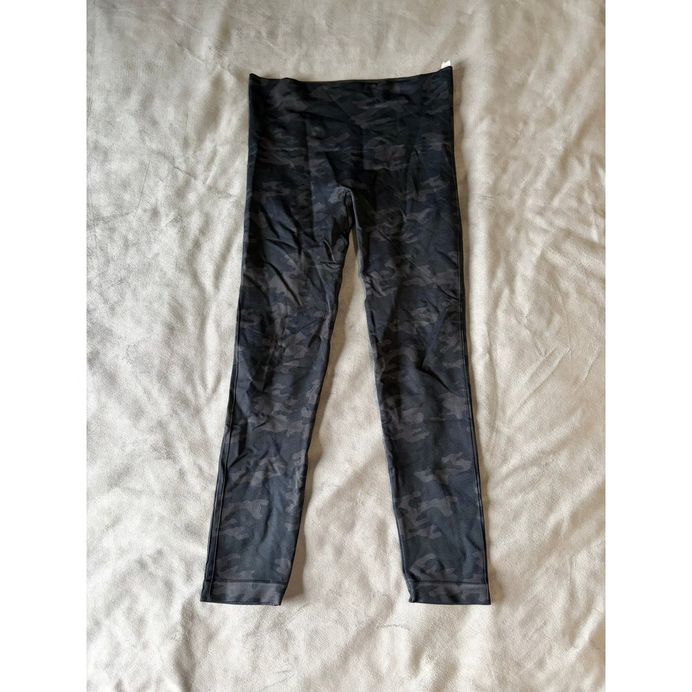 Spanx Look At Me Now Seamless Leggings Black Camo High Waisted Size Medium